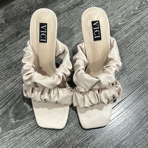 Vici dolls beige square toe scrunch heel size 8